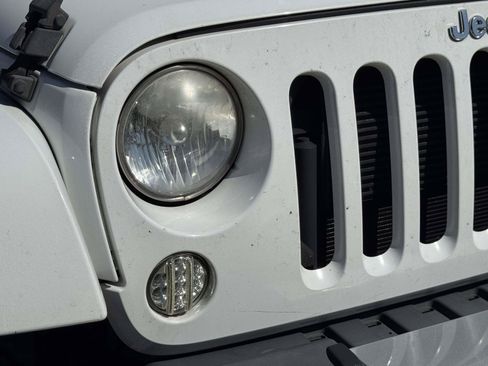 Used 2015 Jeep Wrangler Unlimited Sahara w/ Max Tow Package AWD/4WD image 7