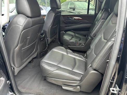 Used 2015 Cadillac Escalade ESV Luxury RWD image 17