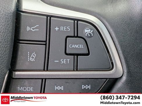 Used 2023 Toyota Highlander XSE AWD/4WD image 16