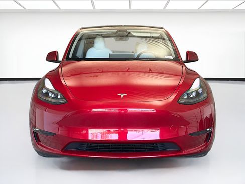 Used 2024 Tesla Model Y Long Range AWD/4WD image 2