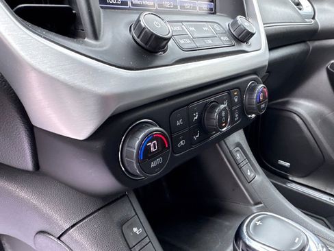 Used 2019 GMC Acadia SLT image 17