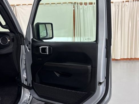 Used 2024 Jeep Wrangler Unlimited Sahara AWD/4WD image 26