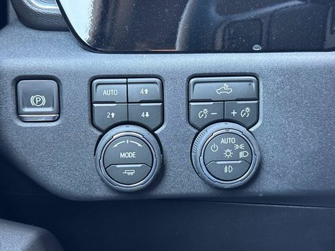 New 2026 Chevrolet Silverado 1500 RST w/ Dark Appearance Package AWD/4WD image 32