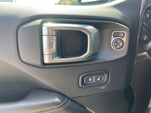 Used 2025 Jeep Wrangler Unlimited Sahara AWD/4WD image 13