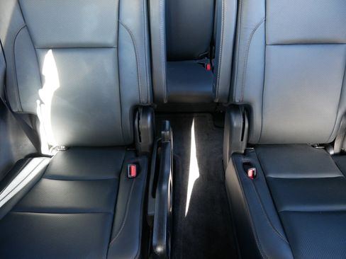 Used 2018 Toyota Highlander Limited image 13