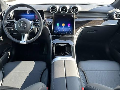 Used 2025 Mercedes-Benz GLC 300 4MATIC image 18