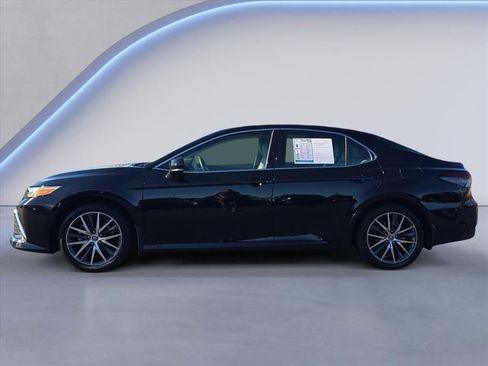 Used 2024 Toyota Camry XLE image 2