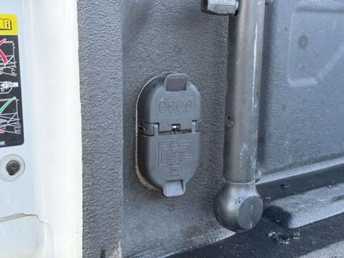 Used 2024 GMC Sierra 3500 SLE image 11