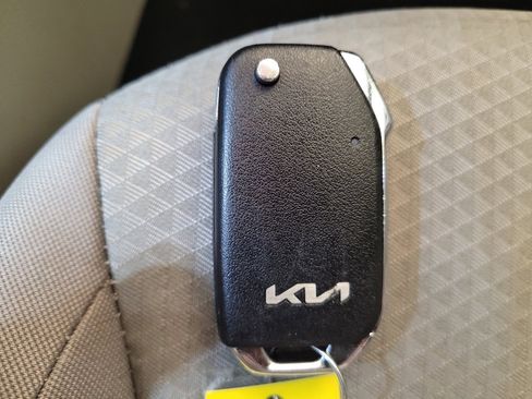 Used 2023 Kia Soul LX FWD image 32
