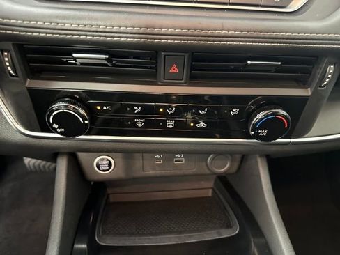 Used 2023 Nissan Rogue S image 23