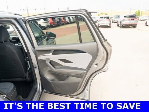 New 2025 Volkswagen Tiguan SE image 13