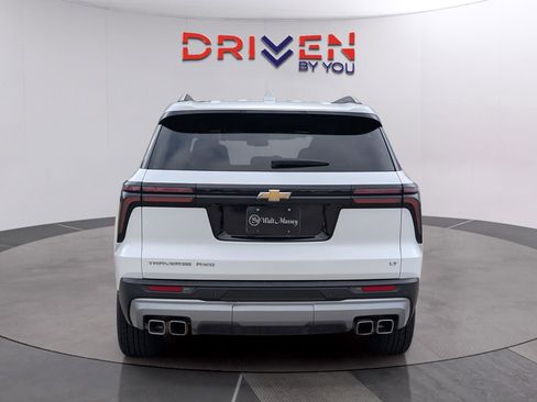 Used 2024 Chevrolet Traverse LT image 4