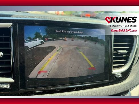 Used 2023 Chrysler Pacifica Touring-L FWD image 28