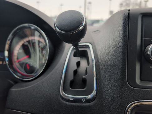 Used 2015 Dodge Grand Caravan SXT w/ UConnect Hands-Free Group image 15