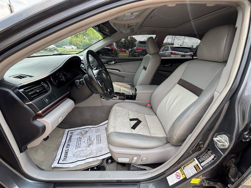 Used 2012 Toyota Camry XLE w/ Leather Pkg FWD image 16