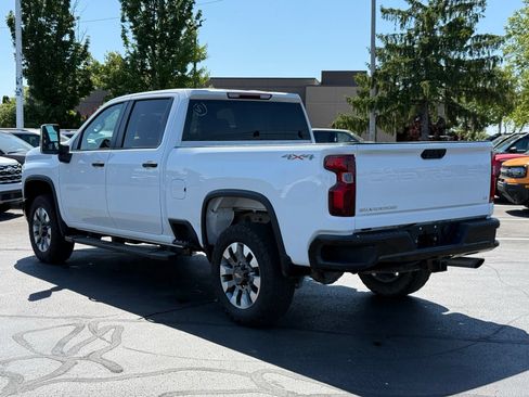 Used 2022 Chevrolet Silverado 2500 Custom w/ Custom Value Package AWD/4WD image 6