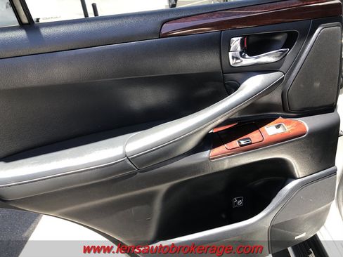 Used 2015 Lexus LX 570 4WD w/ Luxury Package image 17