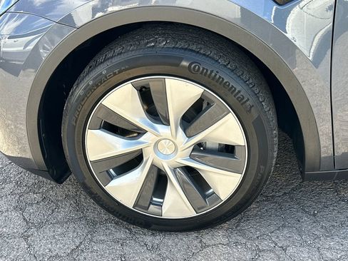 Used 2023 Tesla Model Y Long Range AWD/4WD image 12