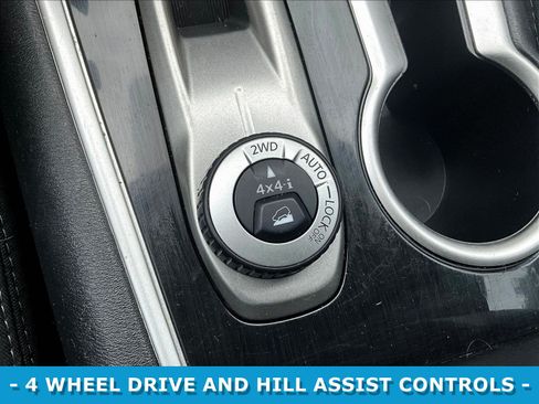 Used 2019 Nissan Pathfinder SV AWD/4WD image 15