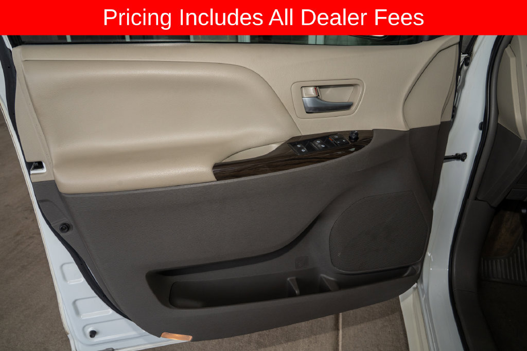 Used 2017 Toyota Sienna XLE FWD image 12