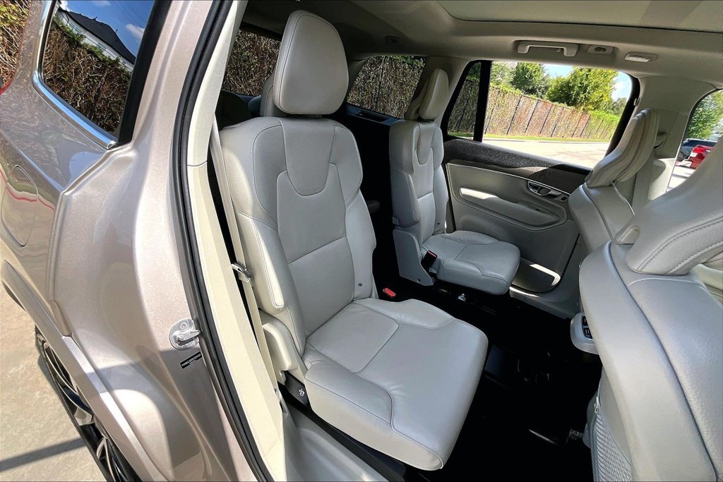 Certified 2025 Volvo XC90 B6 Plus w/ Protection Package AWD/4WD image 37