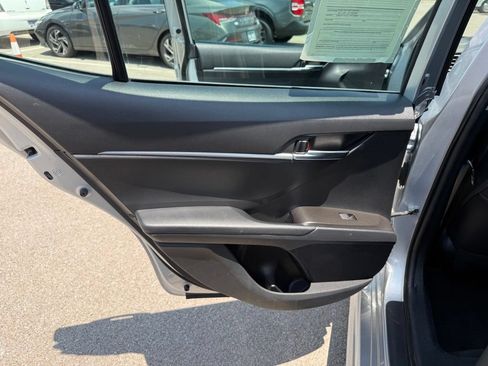 Used 2022 Toyota Camry SE FWD image 11