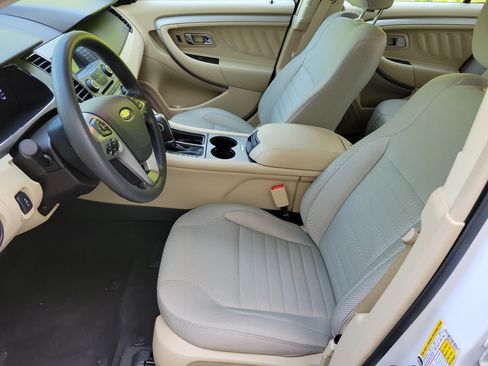 Used 2018 Ford Taurus SE FWD image 9