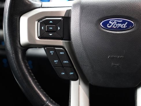 Used 2022 Ford F250 Lariat w/ Black Appearance Package image 16