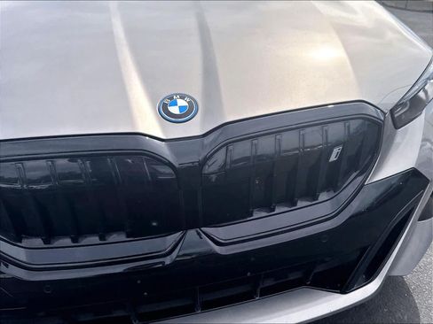 Used 2025 BMW i5 xDrive40 w/ Executive Package AWD/4WD image 31