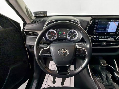 Used 2022 Toyota Highlander Limited image 11