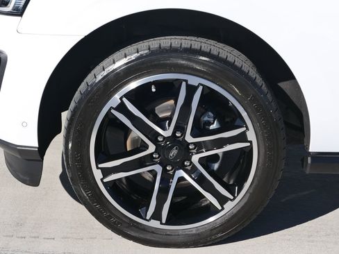 Used 2021 Ford Expedition Limited image 10