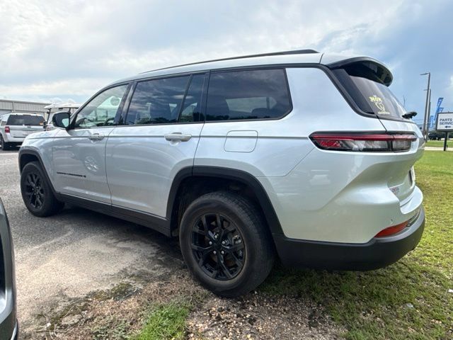 Used 2025 Jeep Grand Cherokee L Altitude RWD image 15