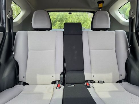 Used 2018 Toyota RAV4 XLE w/ Plus Extra Value Package image 19