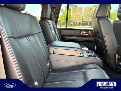 Used 2017 Lincoln Navigator Select AWD/4WD image 18