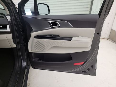 Used 2024 Kia Carnival LX image 34