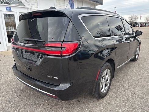 Used 2023 Chrysler Pacifica Limited image 5