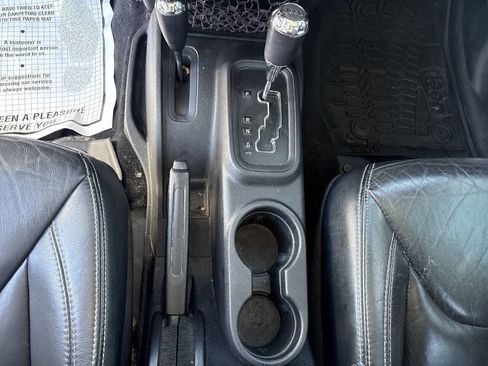 Used 2014 Jeep Wrangler Unlimited Sahara AWD/4WD image 19