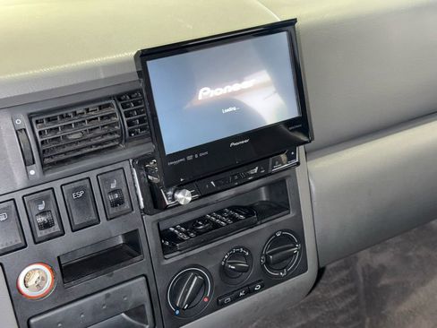 Used 2002 Volkswagen Eurovan MV image 37