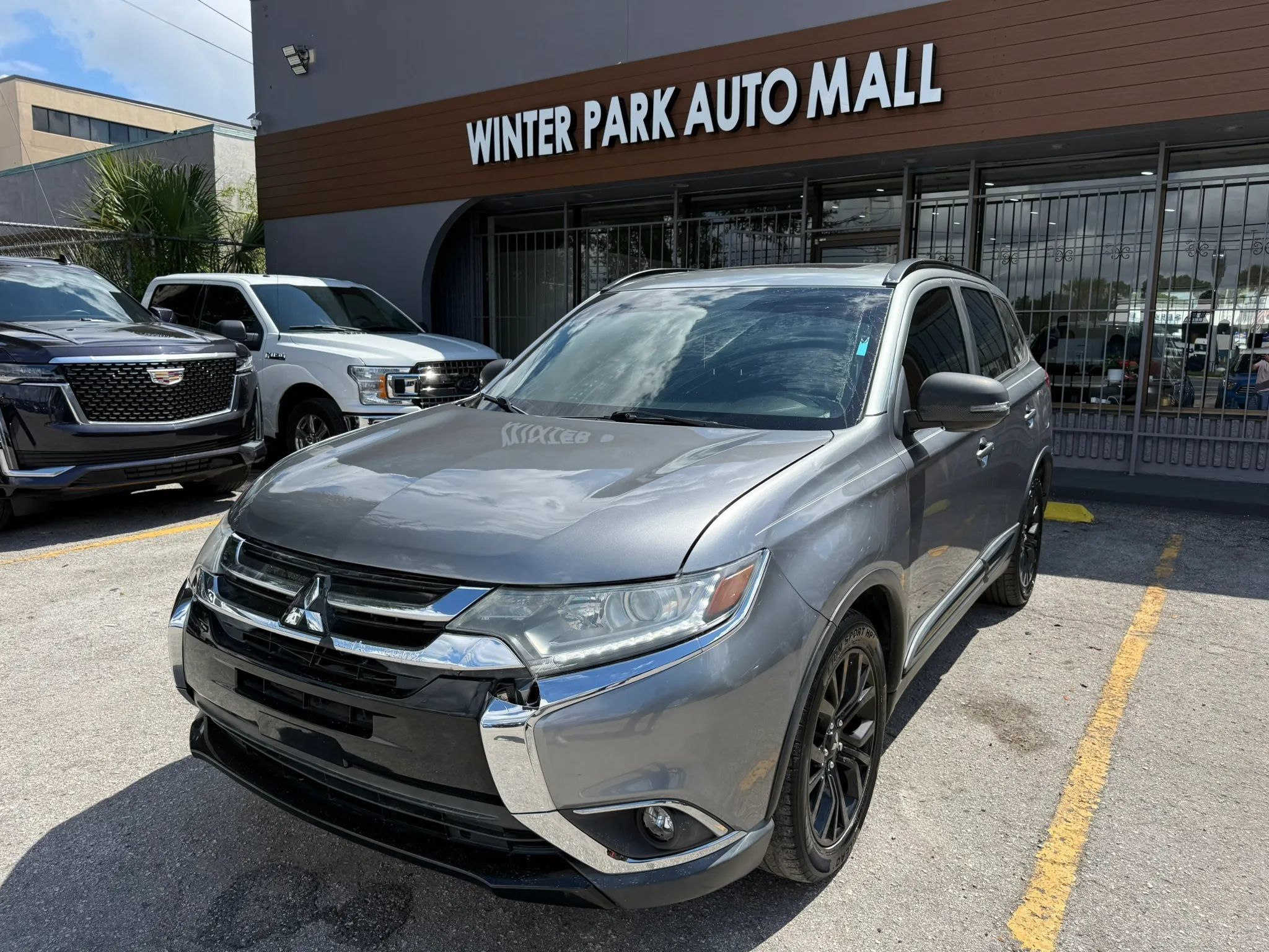 Used 2018 Mitsubishi Outlander SE FWD image 1