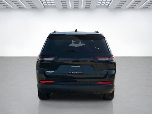 New 2025 Jeep Grand Cherokee L Altitude image 4