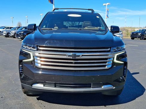 Used 2023 Chevrolet Suburban High Country image 2