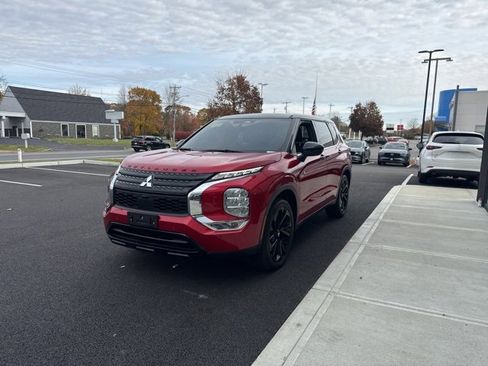 Used 2023 Mitsubishi Outlander SEL Black Edition image 6