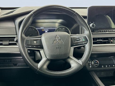 Used 2024 Mitsubishi Outlander SE AWD/4WD image 17