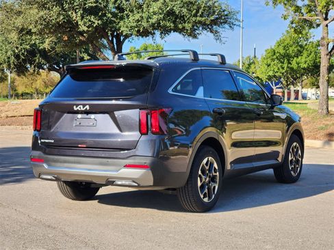 New 2026 Kia Sorento S image 4