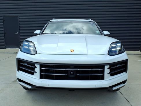 Used 2024 Porsche Cayenne AWD/4WD image 9