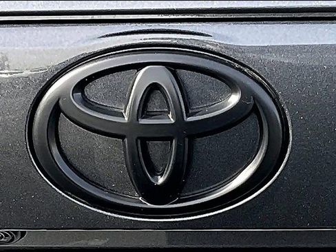 Used 2025 Toyota RAV4 XLE image 31