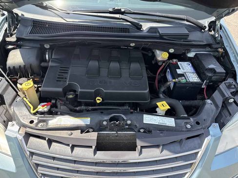 Used 2008 Chrysler Town & Country Limited w/ Trailer Tow Group FWD image 22