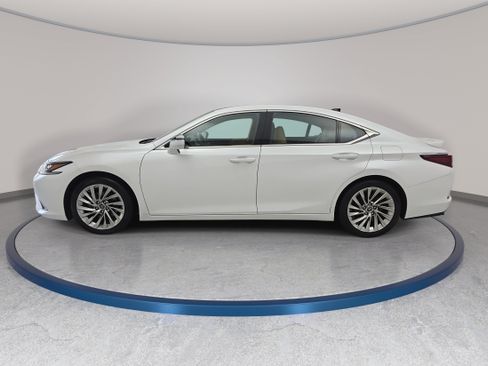 Used 2022 Lexus ES 350 Ultra Luxury w/ Accessory Package 2 FWD image 8