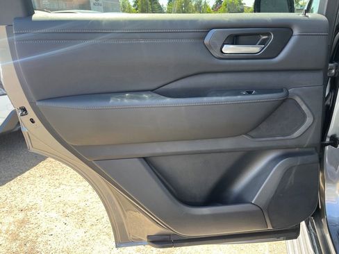Used 2025 Nissan Armada SV AWD/4WD image 13
