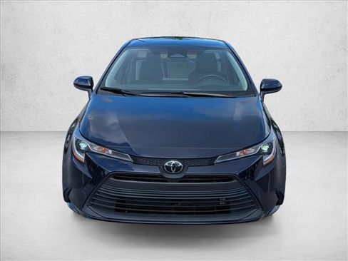 Used 2025 Toyota Corolla LE FWD image 2